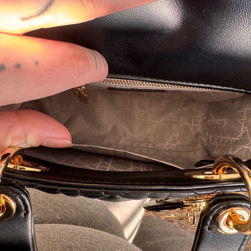 Elegant Black Quilted Shoulder Bag with Gold Accents - Picture 3 of 3